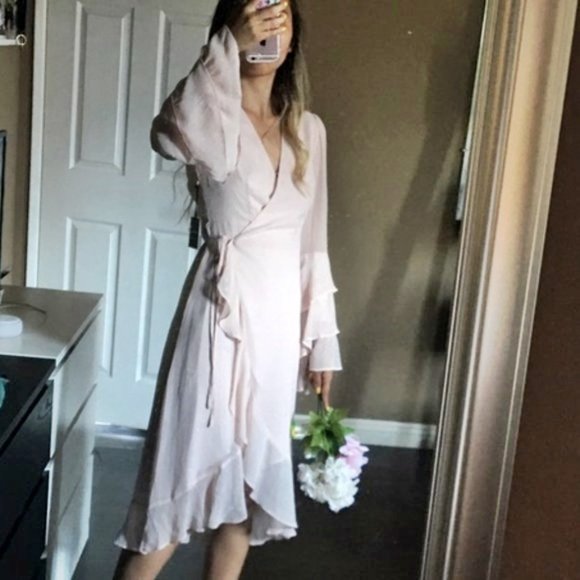 Forever 21 Dresses & Skirts - Forever 21 Long Sleeve Ruffle Wrap Dress